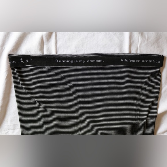 Lululemon Black & White Stripe Swiftly Tech Sleeveless Racerback Tank Top Size 4 - Picture 11 of 12